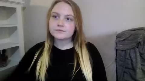 Snapshot of phatassblond chatting on 02/11/25, 04:11 PhatAssBlond online show from 02/11/25, 04:11