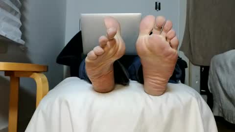 Snapshot of phattbooty80 chatting on 12/13/24, 01:04 TheSkyeWoods online show from 12/13/24, 01:04