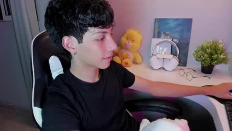 Phil.   INDEPENDENT MODEL online show from 09/13/25, 01:38