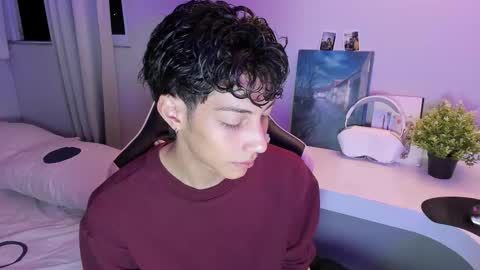 Phil.   INDEPENDENT MODEL online show from 12/03/25, 06:21