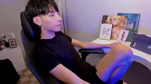 Phil.   INDEPENDENT MODEL online show from 03/22/26, 02:48