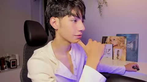 Phil.   INDEPENDENT MODEL online show from 03/31/26, 04:24