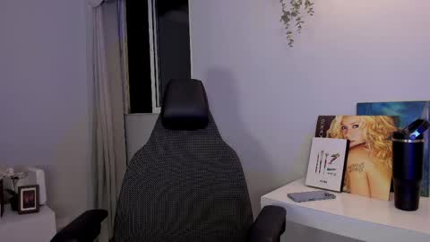 Phil.   INDEPENDENT MODEL online show from 04/08/26, 03:28