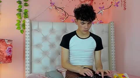 Snapshot of philippsx chatting on 02/13/26, 03:35 PHILLIP online show from 02/13/26, 03:35