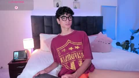 Snapshot of phillicious_ chatting on 05/27/26, 08:50 Phillip online show from 05/27/26, 08:50