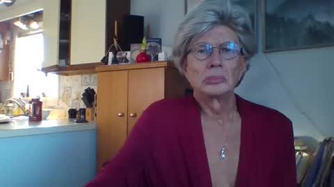 Snapshot of phillipa1023 chatting on 12/22/24, 02:06 phillipa online show from 12/22/24, 02:06