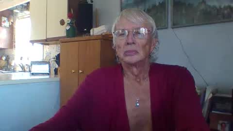 Snapshot of phillipa1023 chatting on 11/19/25, 04:51 phillipa online show from 11/19/25, 04:51