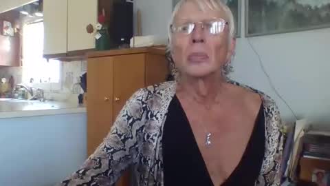 Snapshot of phillipa1023 chatting on 11/20/25, 05:45 phillipa online show from 11/20/25, 05:45