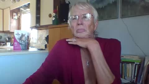 Snapshot of phillipa1023 chatting on 11/24/25, 03:56 phillipa online show from 11/24/25, 03:56