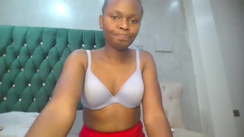 Snapshot of phoebe015 chatting on 02/13/26, 09:44 phoebe online show from 02/13/26, 09:44