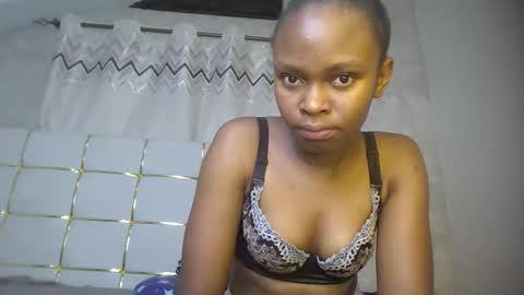 Snapshot of phoebe015 chatting on 02/24/26, 07:23 phoebe online show from 02/24/26, 07:23