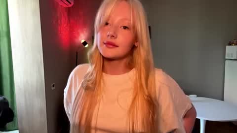 Snapshot of phungegland chatting on 06/23/26, 10:02 Hello guys My name is Angel Make yourself comfortable and lets have some fun online show from 06/23/26, 10:02