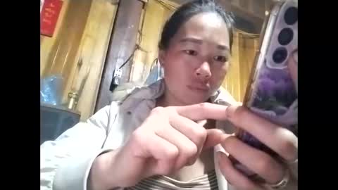 Snapshot of phuong_vietnam chatting on 06/08/26, 12:27 phuong_vietnam online show from 06/08/26, 12:27