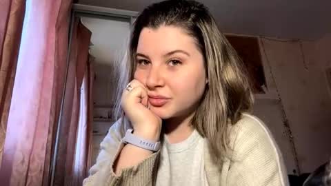 Snapshot of phuongfehl chatting on 12/21/25, 08:32 phuongfehl online show from 12/21/25, 08:32