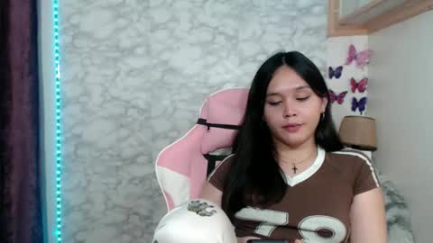 Snapshot of pia_intownx chatting on 06/11/26, 12:32 Ms Pia online show from 06/11/26, 12:32