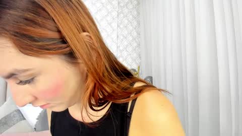 Snapshot of pia_johnson_ chatting on 12/31/24, 11:31    online show from 12/31/24, 11:31