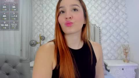 Snapshot of pia_johnson_ chatting on 03/05/25, 11:28    online show from 03/05/25, 11:28