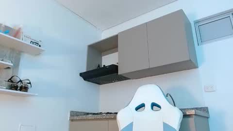 Snapshot of pia_stone1 chatting on 02/26/25, 11:04 Liz online show from 02/26/25, 11:04