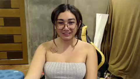 Pia online show from 10/21/25, 08:09