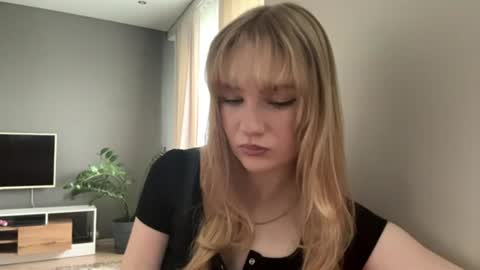 Kristie online show from 06/18/26, 11:42
