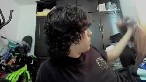 picaszomilos350 online show from 12/18/25, 01:06