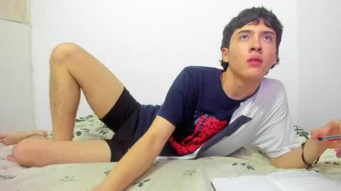 picaszomilos350 online show from 04/04/26, 07:17