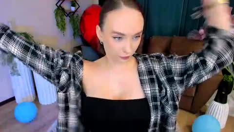 Snapshot of pieceofinspiration chatting on 09/11/25, 07:47 Emelie online show from 09/11/25, 07:47