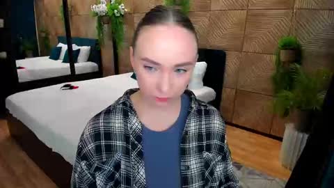 Snapshot of pieceofinspiration chatting on 10/03/25, 10:12 Emelie online show from 10/03/25, 10:12