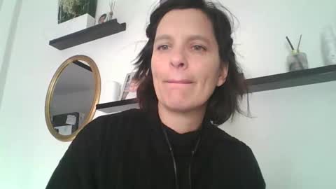 Snapshot of piediniecollant chatting on 11/21/25, 01:43 PIEDINIECOLLANT online show from 11/21/25, 01:43