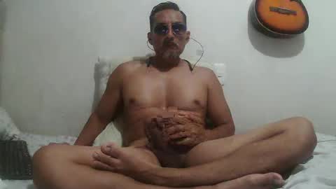 pieslatinos online show from 04/09/26, 05:40