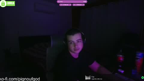 Snapshot of pignoufgod chatting on 09/15/25, 10:43 Batam online show from 09/15/25, 10:43