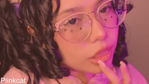 Snapshot of piinkcat chatting on 02/09/25, 04:36 Emi online show from 02/09/25, 04:36