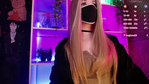 Snapshot of pika_pikaa chatting on 01/11/25, 12:33 Sonya online show from 01/11/25, 12:33