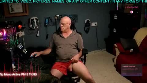 Snapshot of pilot_dave_69 chatting on 11/09/25, 05:28 Dave online show from 11/09/25, 05:28