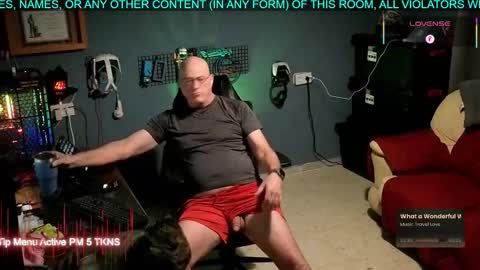 Snapshot of pilot_dave_69 chatting on 11/10/25, 05:06 Dave online show from 11/10/25, 05:06