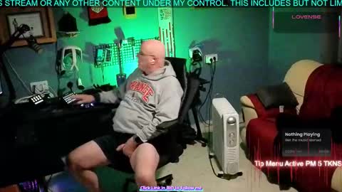 Snapshot of pilot_dave_69 chatting on 11/23/25, 06:24 Dave online show from 11/23/25, 06:24