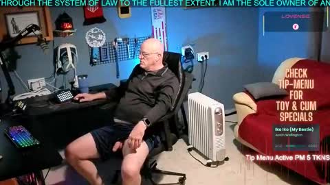 Snapshot of pilot_dave_69 chatting on 11/29/25, 05:10 Dave online show from 11/29/25, 05:10