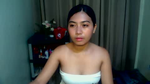 Snapshot of pinay_aangel chatting on 05/19/26, 10:43 pinay_aangel online show from 05/19/26, 10:43