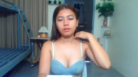 Snapshot of pinay_aangel chatting on 06/14/26, 12:19 pinay_aangel online show from 06/14/26, 12:19