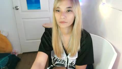 Snapshot of pinay_beauty14 chatting on 02/27/25, 12:02 pinay beauty14 online show from 02/27/25, 12:02