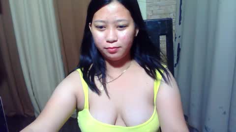 Snapshot of pinay_dhalia chatting on 10/11/25, 10:47 Dhalia online show from 10/11/25, 10:47