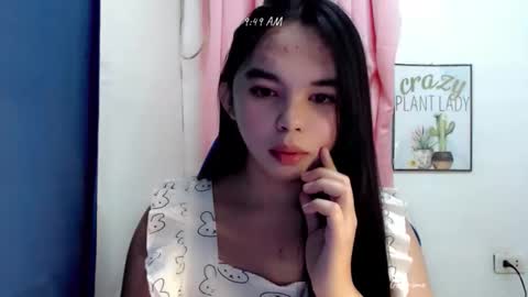 Snapshot of pinay_heart chatting on 11/19/25, 01:49 heart online show from 11/19/25, 01:49