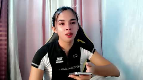 Snapshot of pinay_heart chatting on 05/30/26, 06:27 heart online show from 05/30/26, 06:27