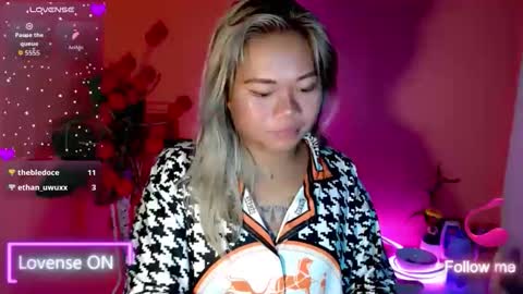 Snapshot of pinay_sweetlenatashaxx chatting on 10/15/25, 03:23 call me natasha online show from 10/15/25, 03:23
