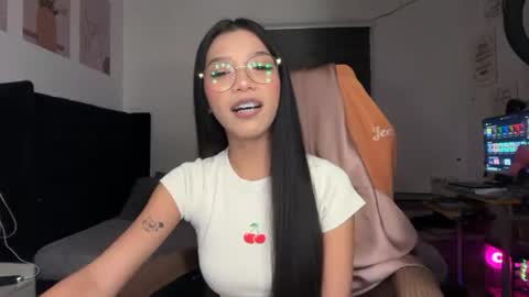 Snapshot of pinay_xpress chatting on 06/28/26, 08:42 TINA online show from 06/28/26, 08:42
