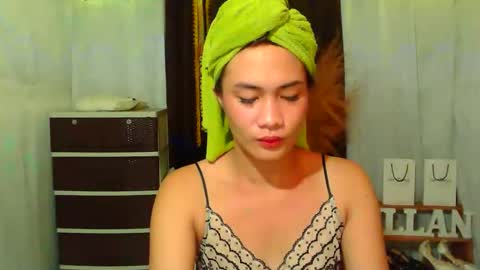 Snapshot of pinaycutie_jilian chatting on 11/30/25, 09:57 jilian online show from 11/30/25, 09:57