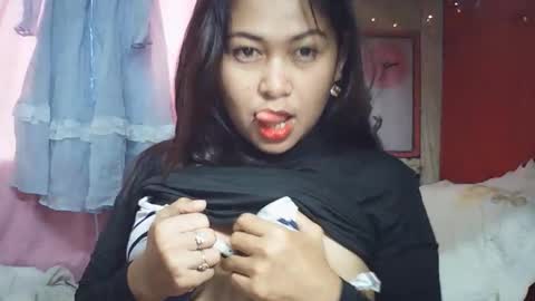 Snapshot of pinaysunday chatting on 12/18/25, 11:44 pinaysunday online show from 12/18/25, 11:44