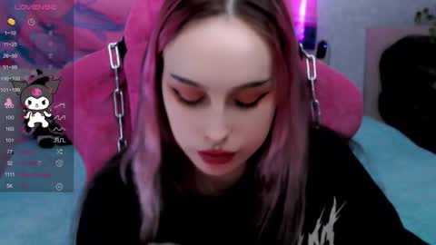 Snapshot of pineapple_dope chatting on 11/28/25, 09:06 Nancy online show from 11/28/25, 09:06