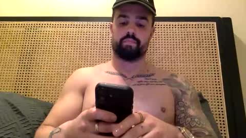 pineappleice26 online show from 12/01/25, 06:46