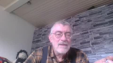 Snapshot of pinholder chatting on 10/14/25, 11:55 Michael online show from 10/14/25, 11:55